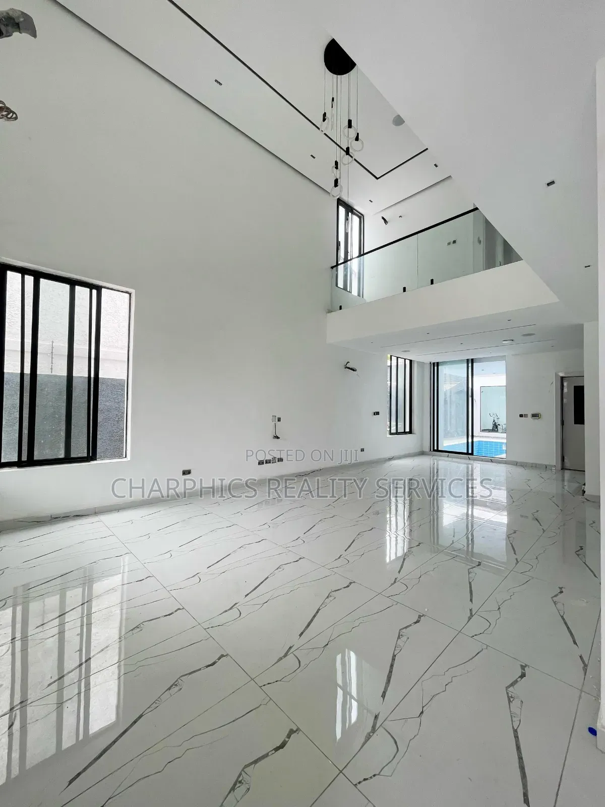 5bdrm Duplex in Lekki Phase 1 for sale in Lekki Phase 1
