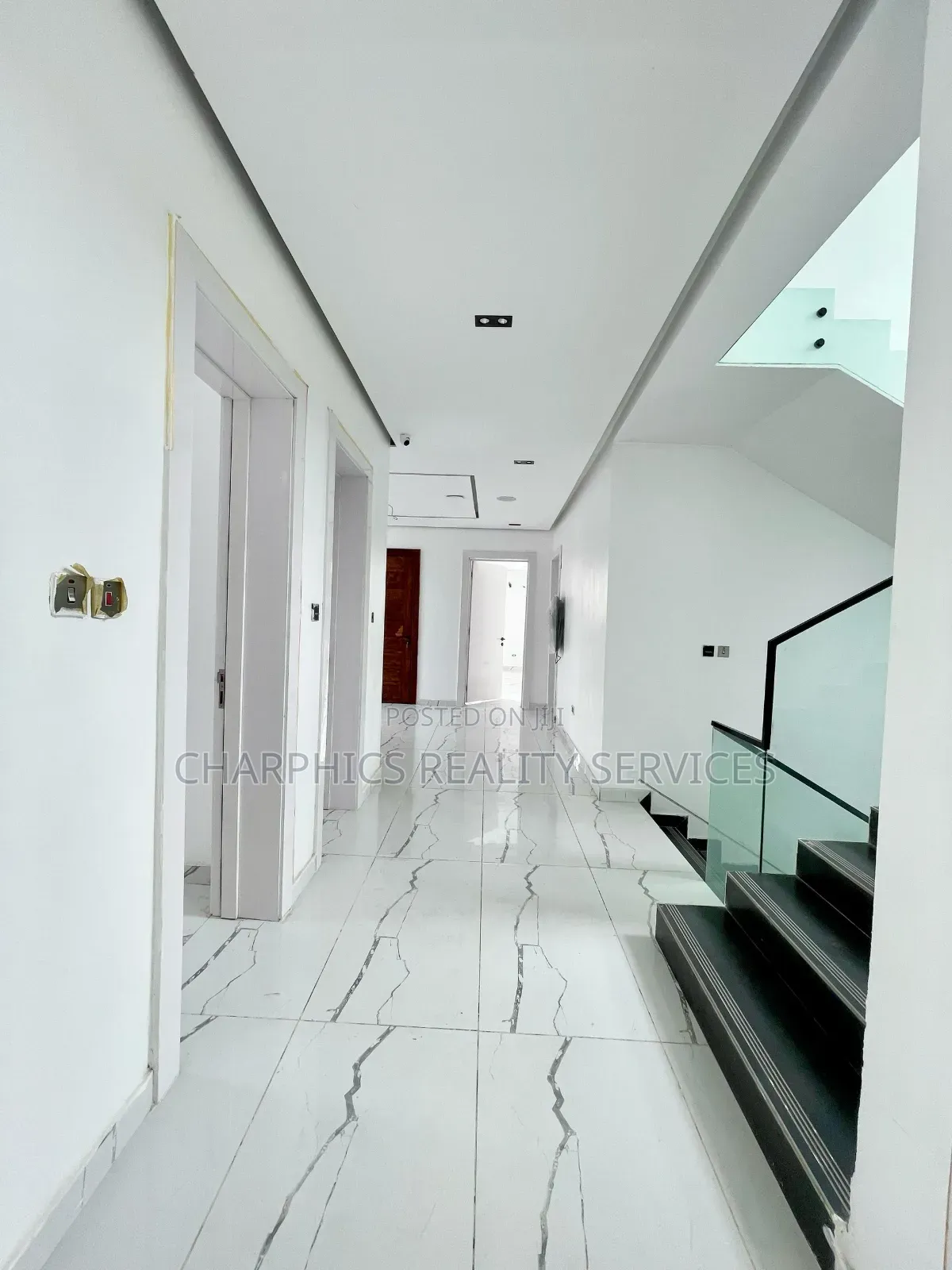 5bdrm Duplex in Lekki Phase 1 for sale in Lekki Phase 1