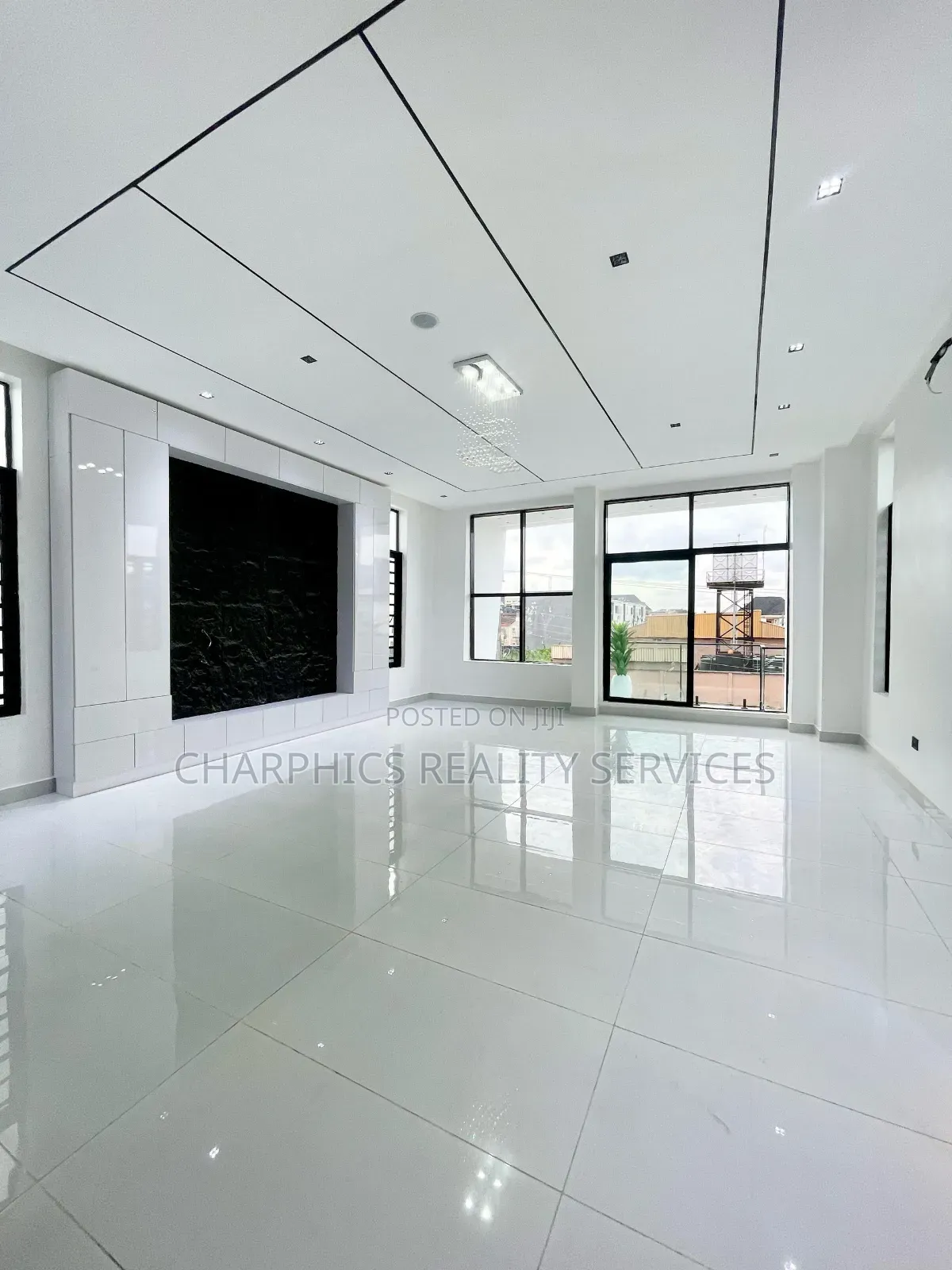 5bdrm Duplex in Chevron for sale in Chevron