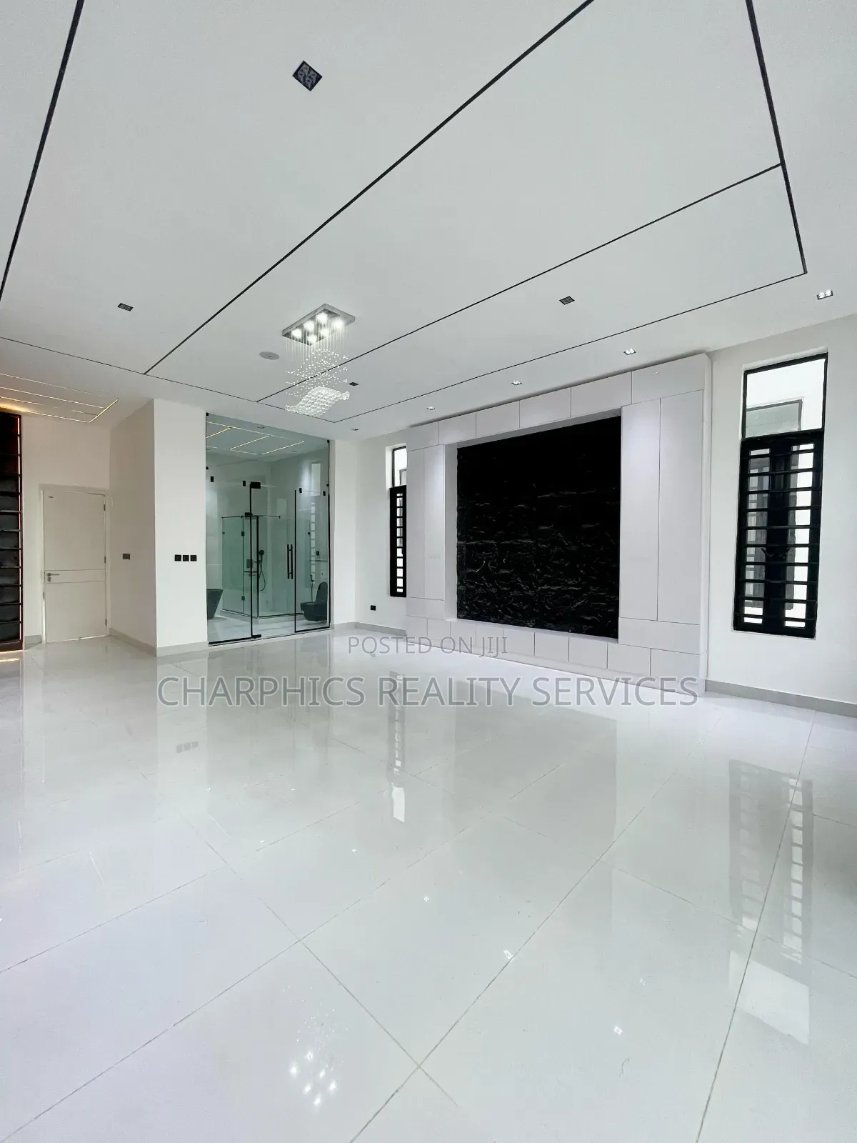 5bdrm Duplex in Chevron for sale in Chevron