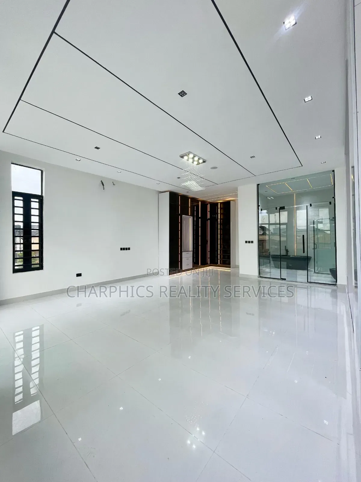 5bdrm Duplex in Chevron for sale in Chevron