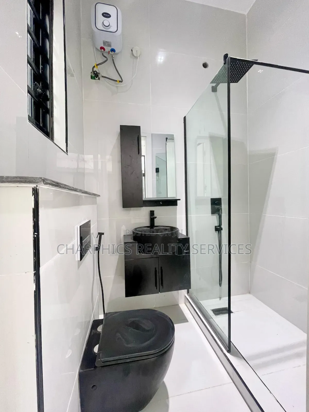 5bdrm Duplex in Chevron for sale in Chevron