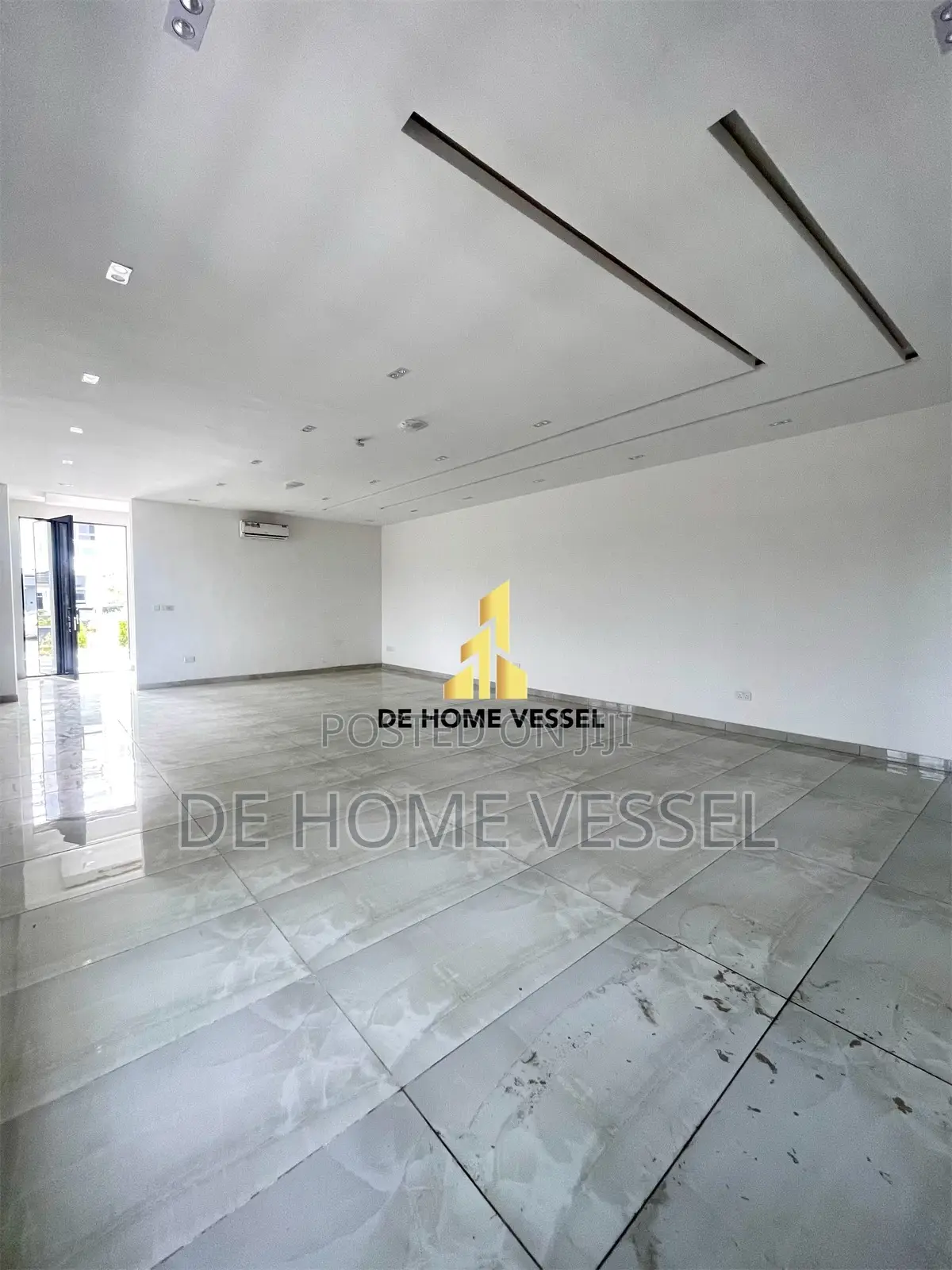 5bdrm Duplex in Ikate for sale in Ikate
