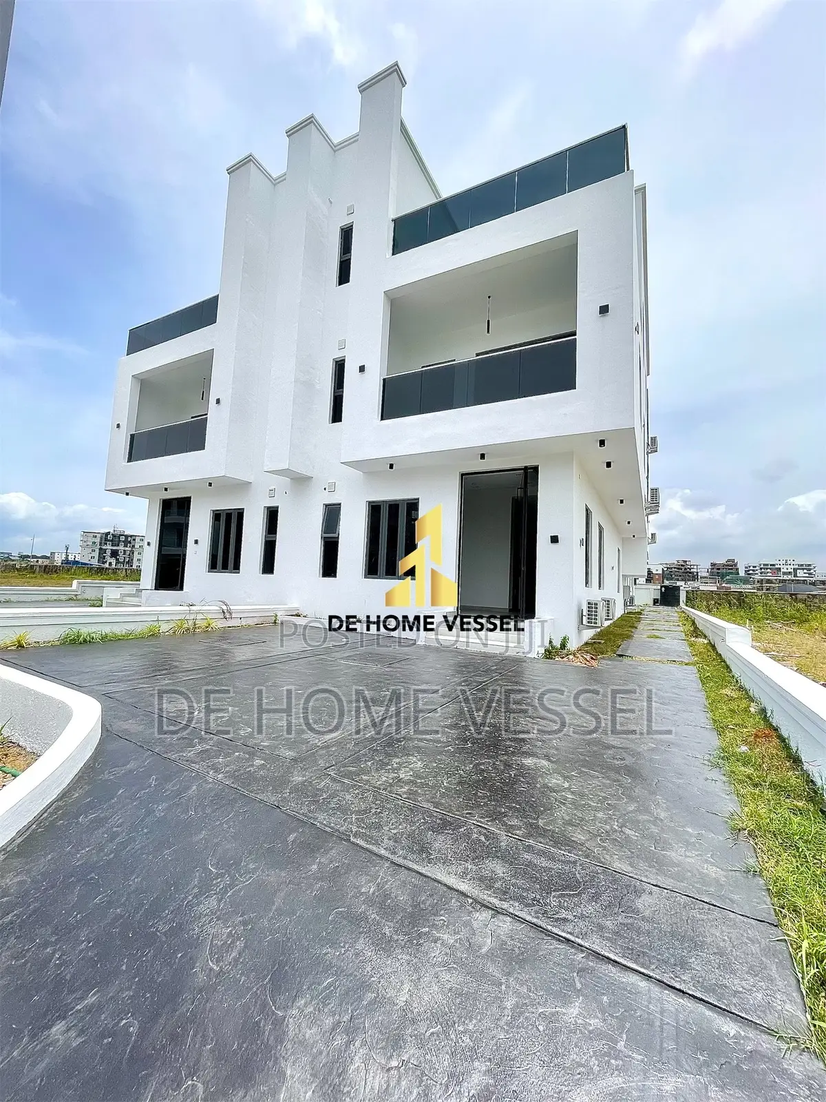 5bdrm Duplex in Ikate for sale in Ikate