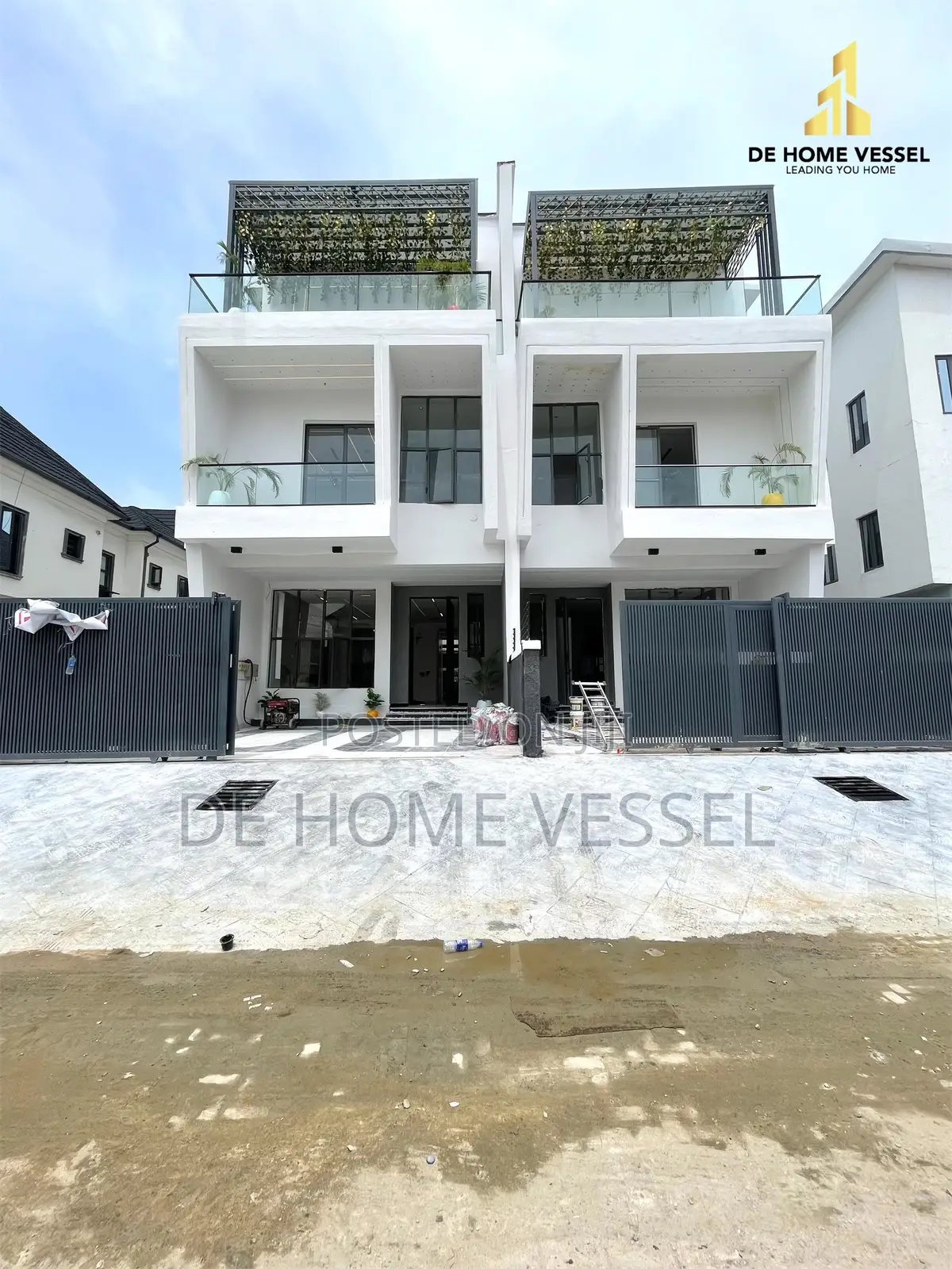 4bdrm Duplex in Ikota for sale in Ikota