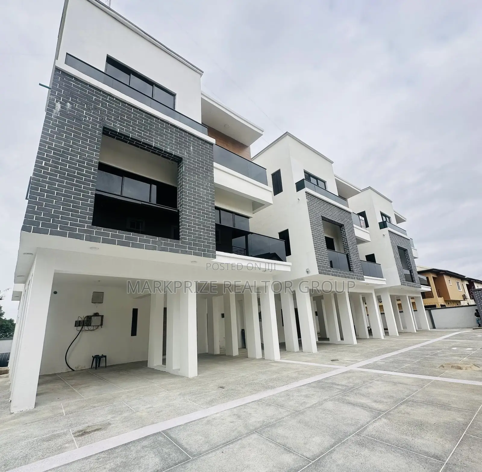 4bdrm Duplex in Magodo Gra Lagos for sale in Magodo