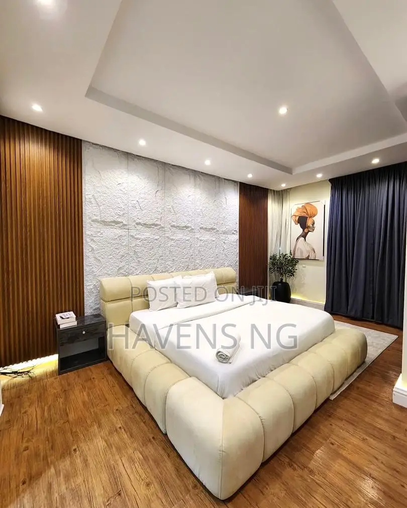 Beautiful 3 Bedroom Apartment Available for Shortlet. in Lekki Phase 1