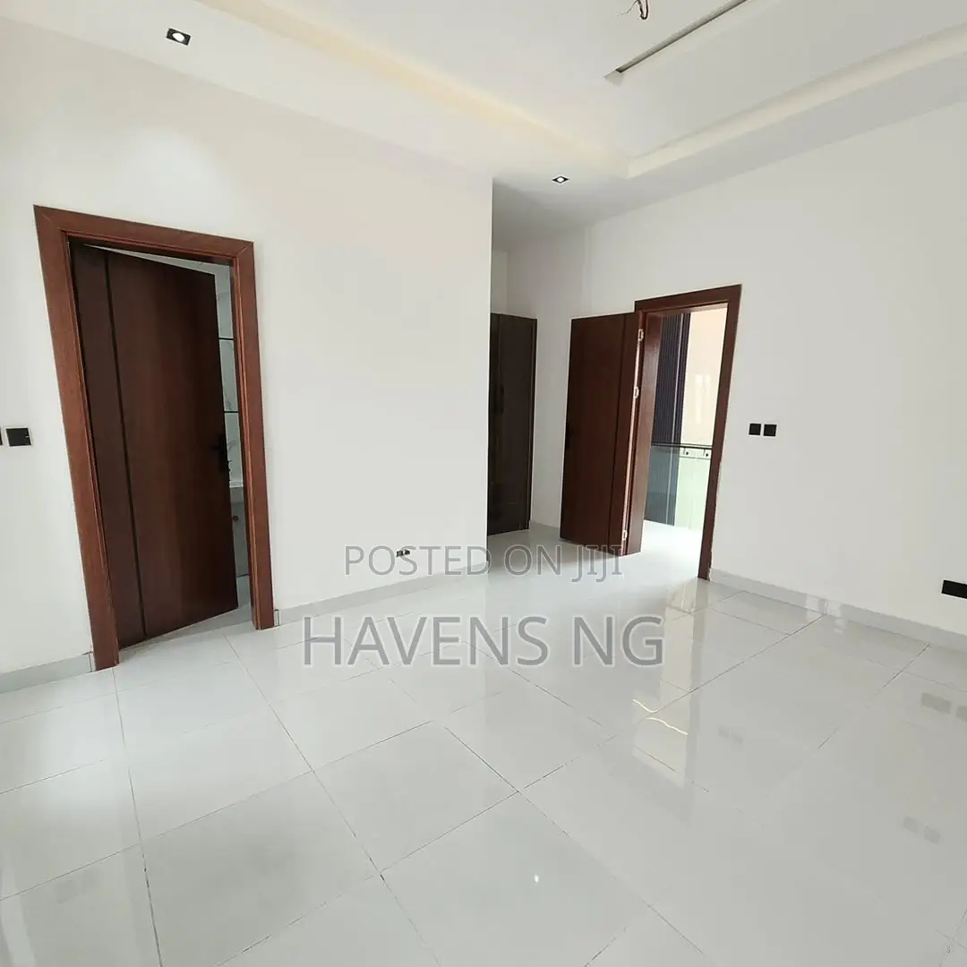 5bdrm Duplex in Lekki Phase 1 for sale in Lekki Phase 1