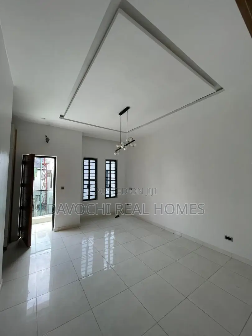 4bdrm Duplex in Ikota for sale in Ikota