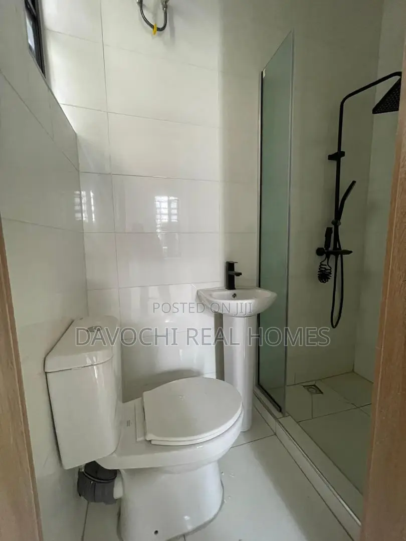 4bdrm Duplex in Ikota for sale in Ikota
