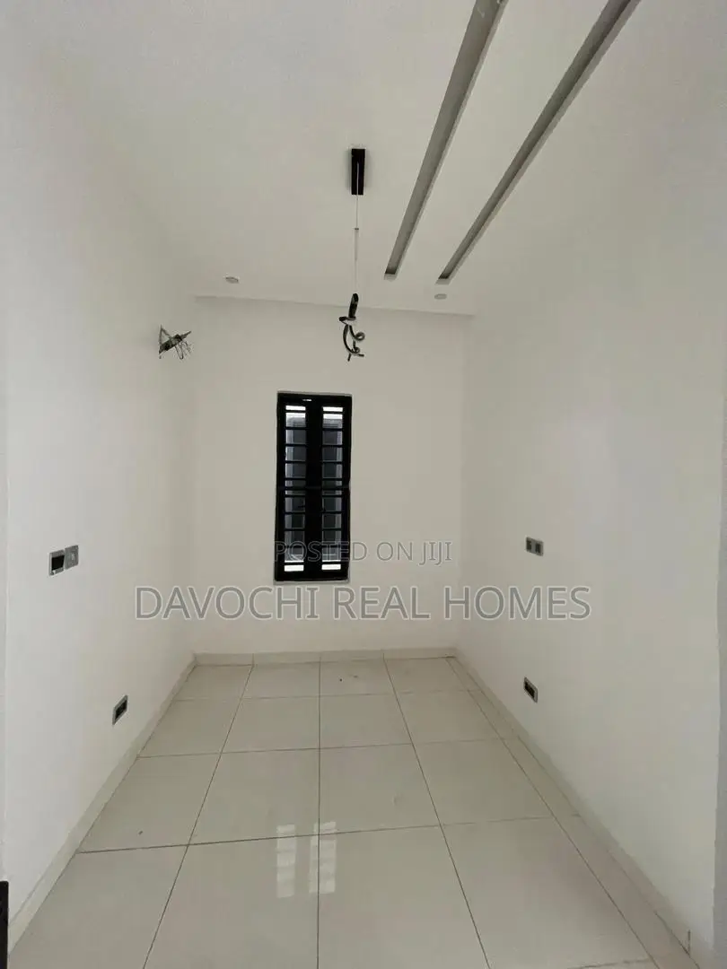 4bdrm Duplex in Ikota for sale in Ikota