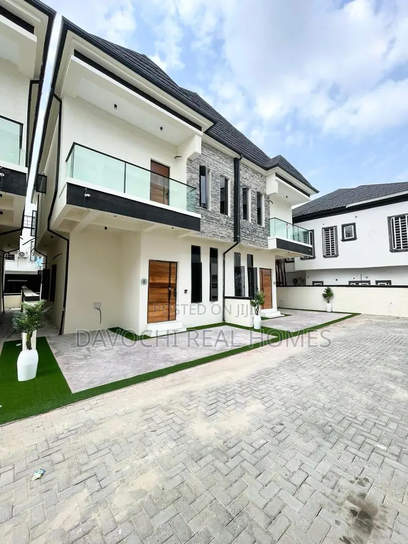 4bdrm Duplex in Ikota for sale in Ikota