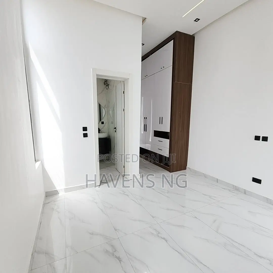 5bdrm Duplex in Lekki Phase 1 for sale in Lekki Phase 1