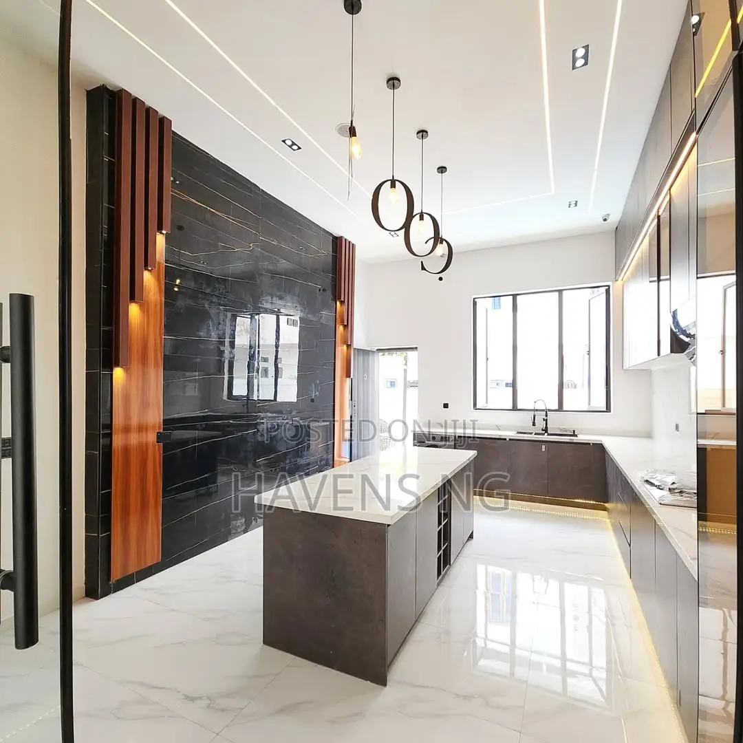 5bdrm Duplex in Lekki Phase 1 for sale in Lekki Phase 1