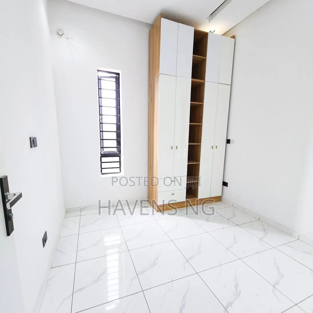 5bdrm Duplex in Lekki Phase 1 for sale in Lekki Phase 1