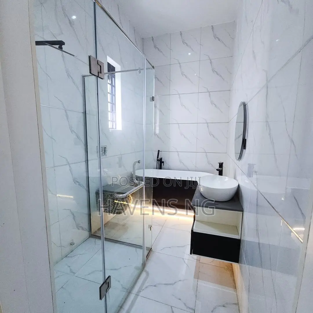 5bdrm Duplex in Lekki Phase 1 for sale in Lekki Phase 1