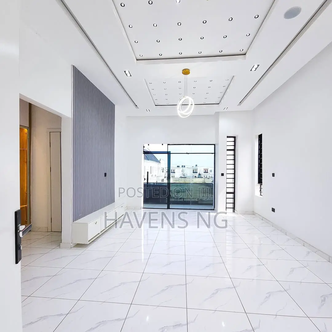 5bdrm Duplex in Lekki Phase 1 for sale in Lekki Phase 1