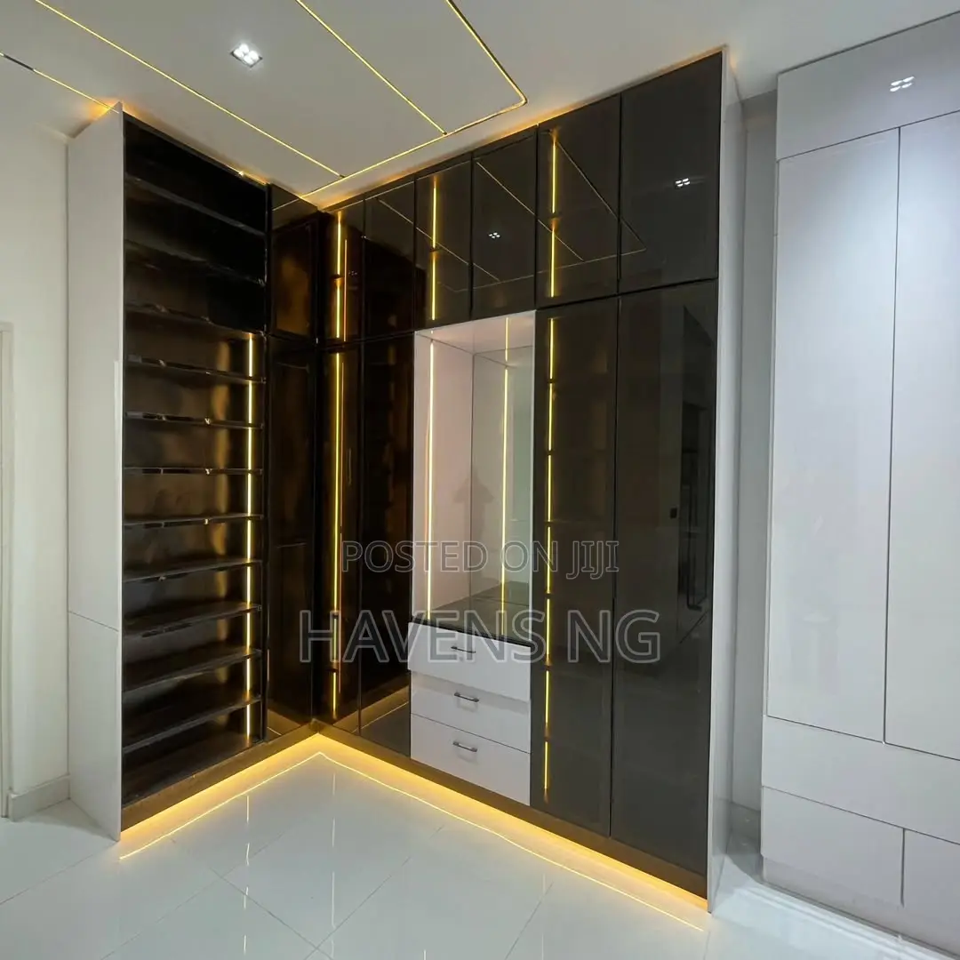 5bdrm Duplex in Chevron for sale in Chevron