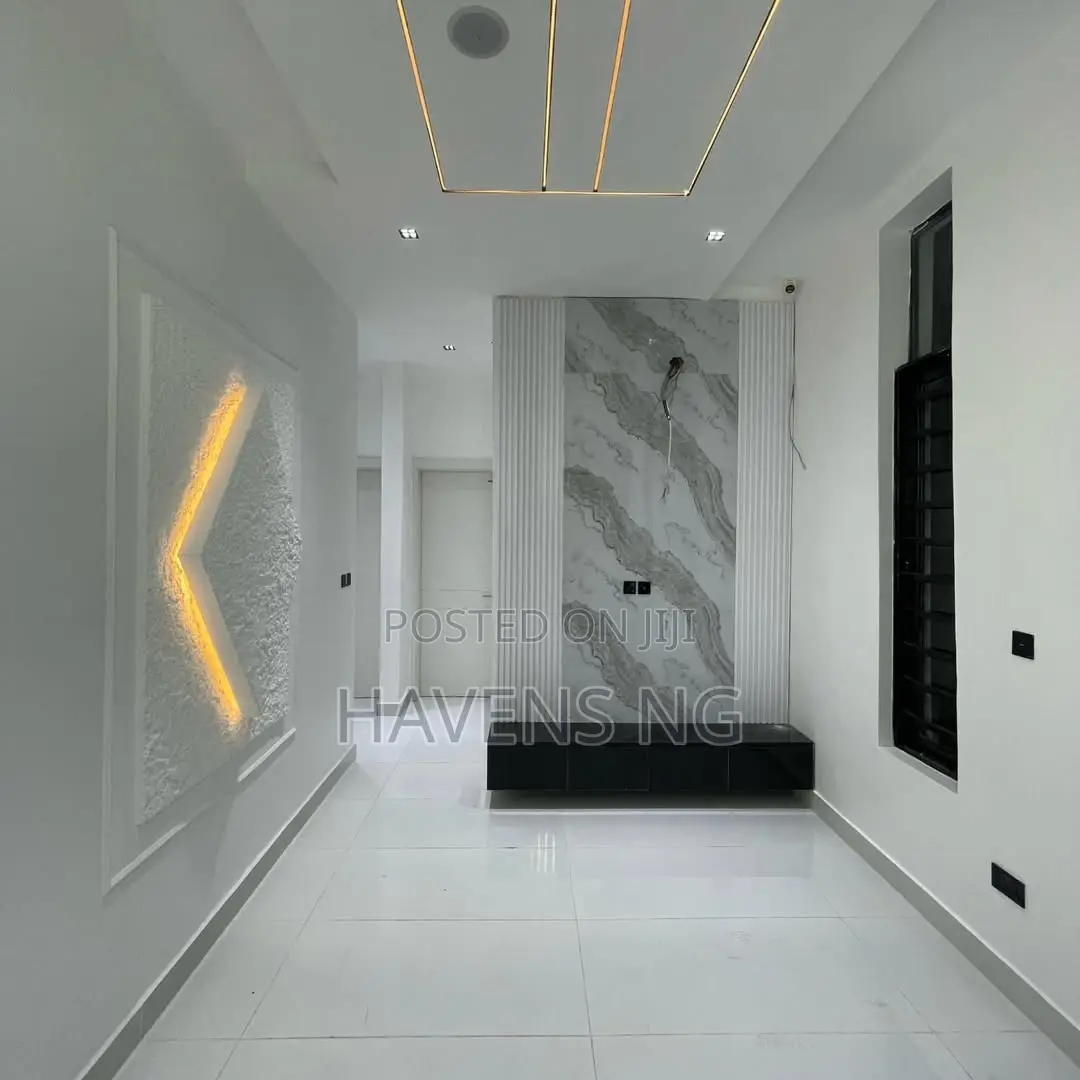5bdrm Duplex in Chevron for sale in Chevron