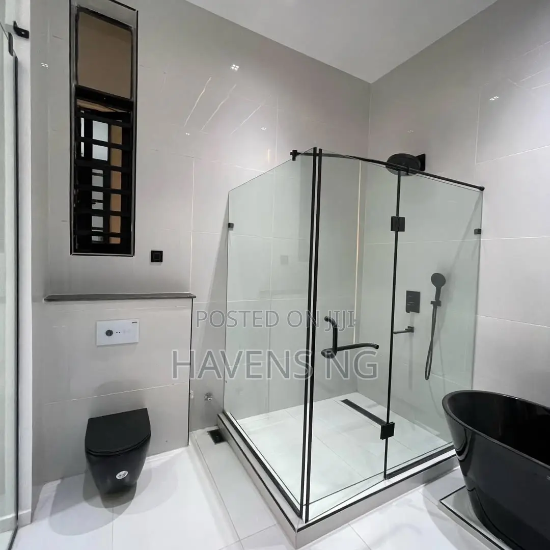 5bdrm Duplex in Chevron for sale in Chevron