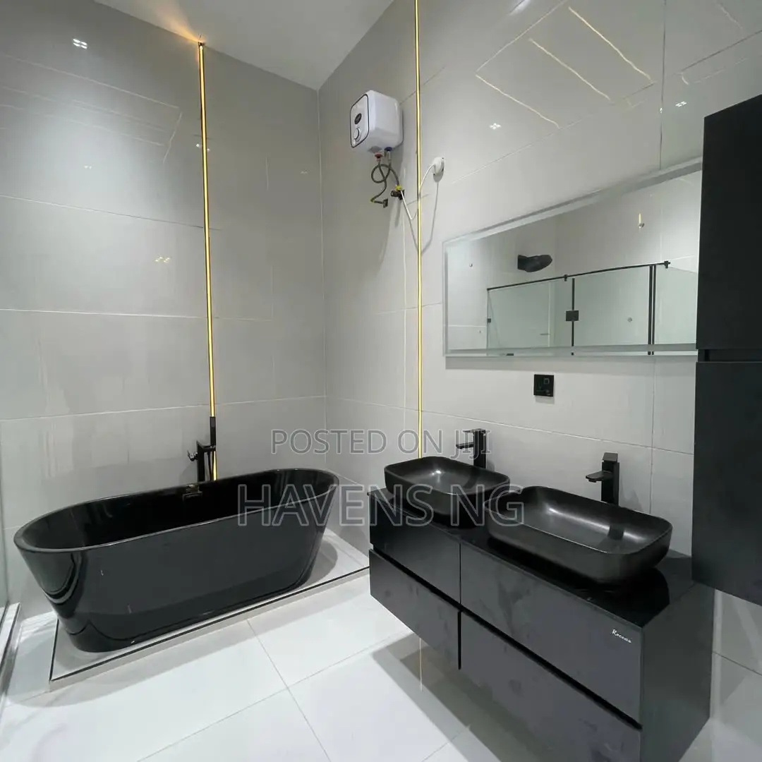 5bdrm Duplex in Chevron for sale in Chevron