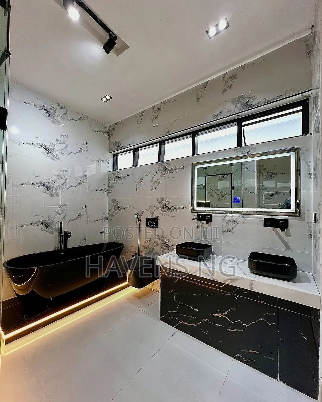 5bdrm Duplex in Lekki Phase 1 for sale in Lekki Phase 1