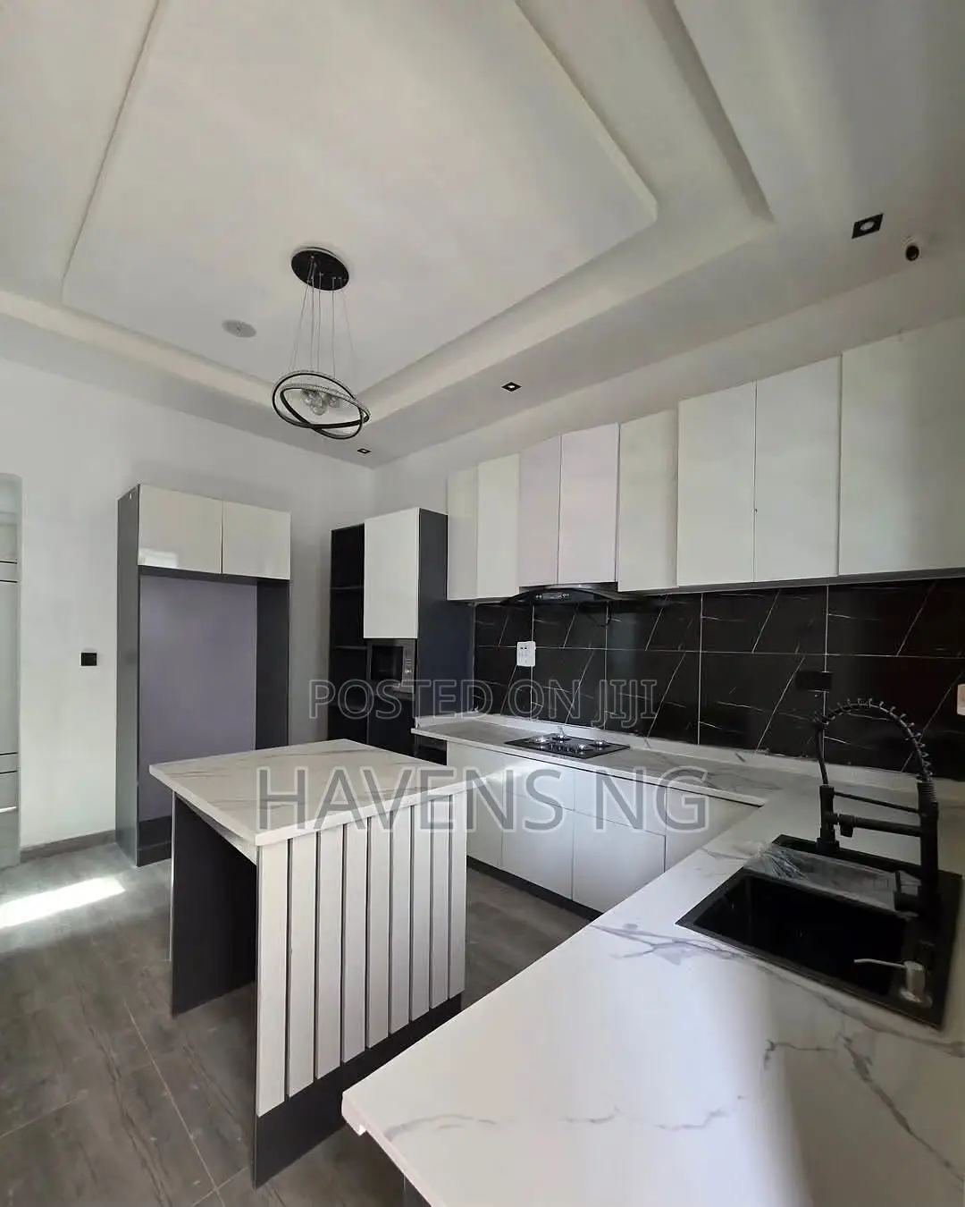 5bdrm Duplex in Idado for sale in Idado
