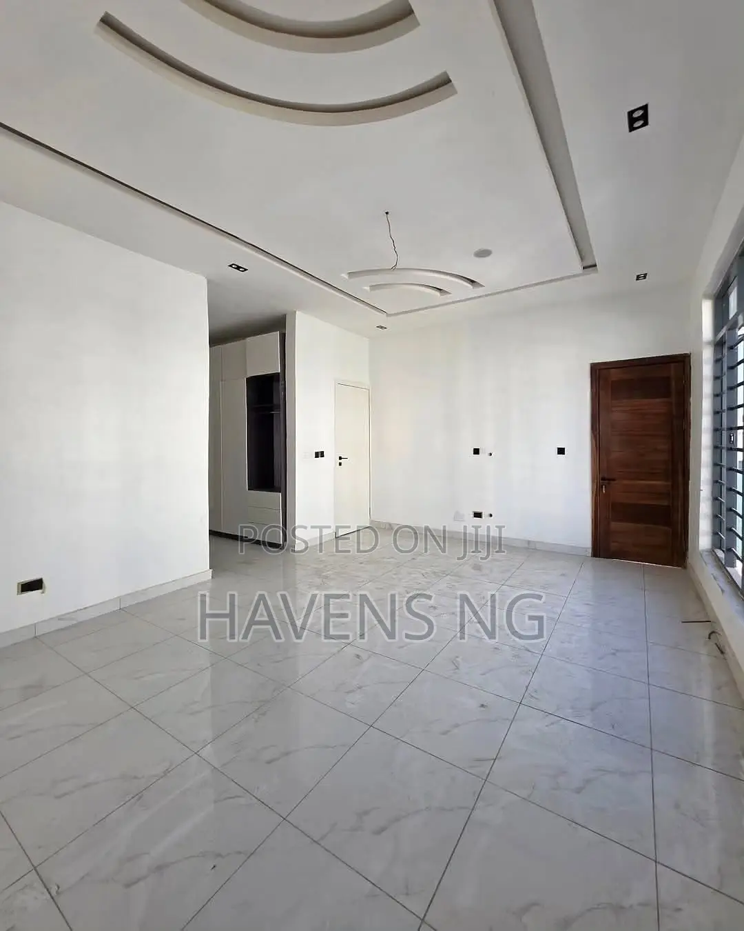 5bdrm Duplex in Idado for sale in Idado