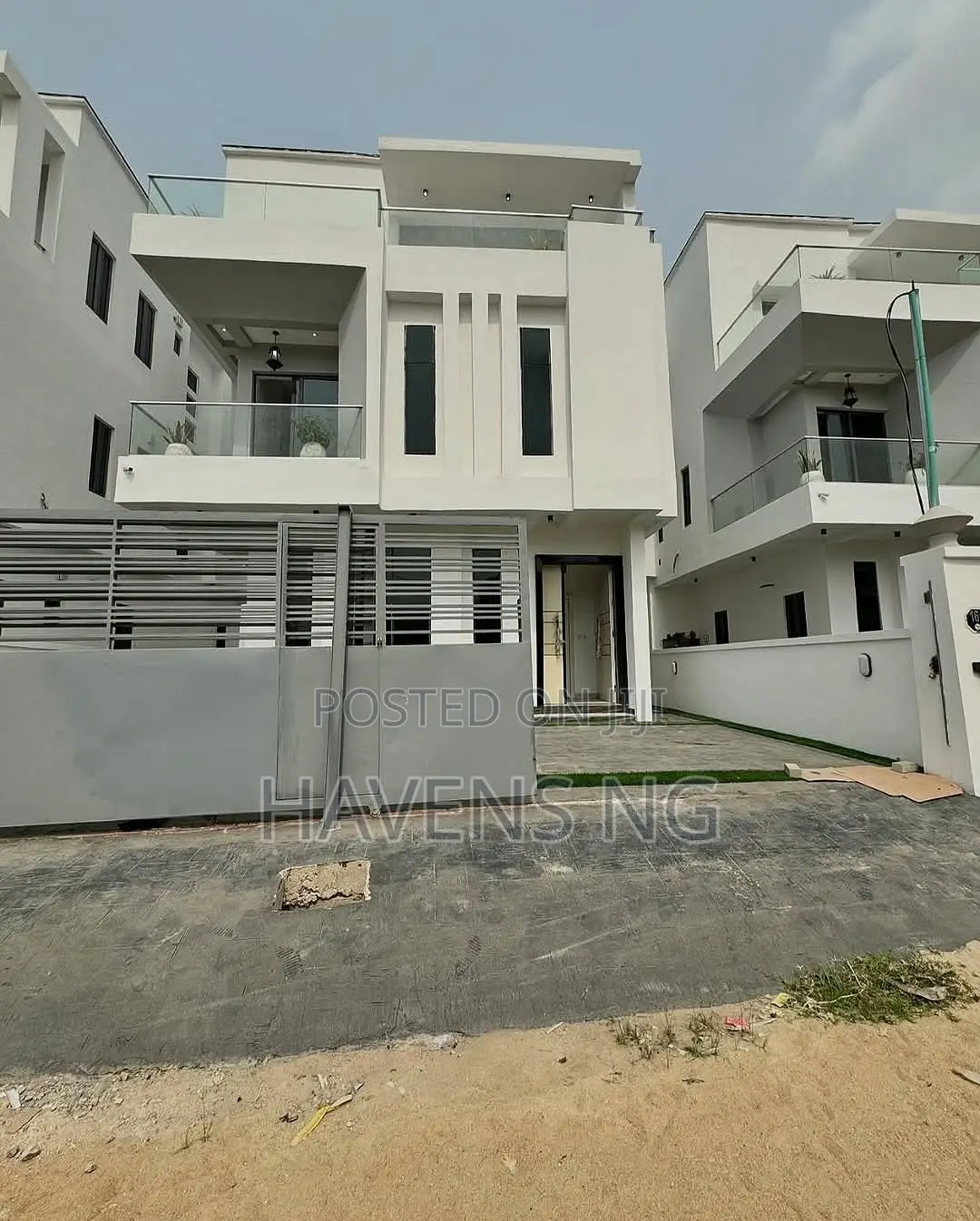 5bdrm Duplex in Lekki Phase 2 for sale in Lekki Phase 2