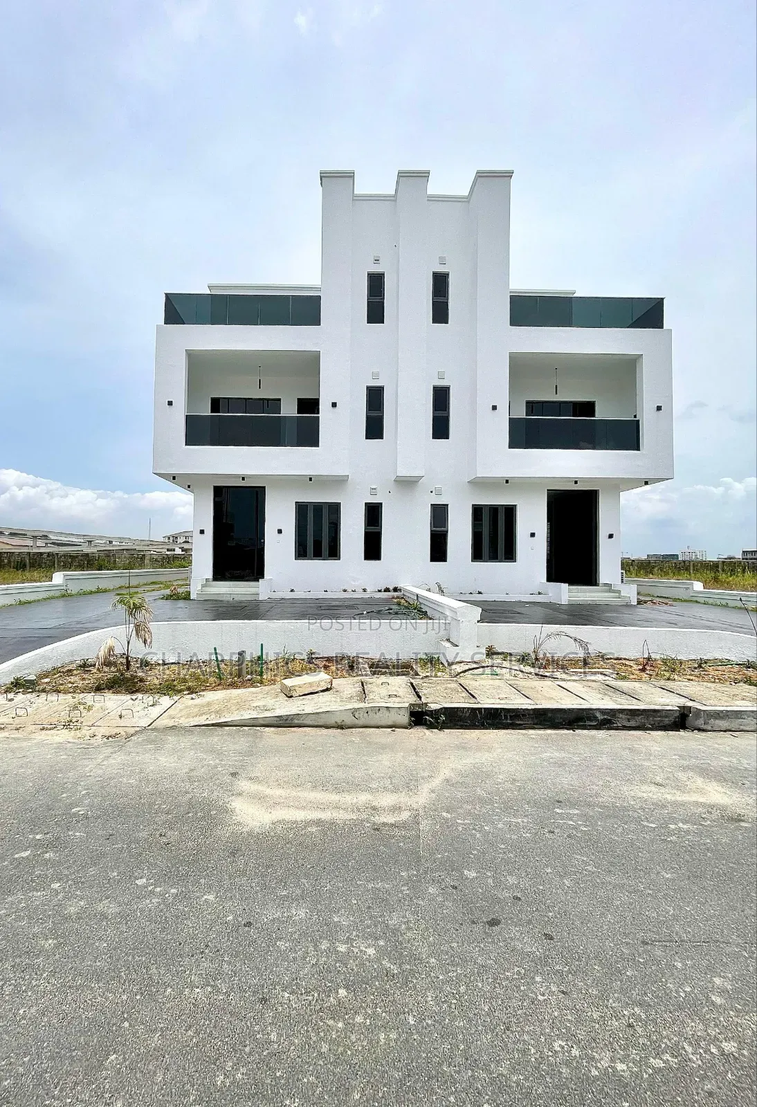 5bdrm Duplex in Ikate for sale in Ikate