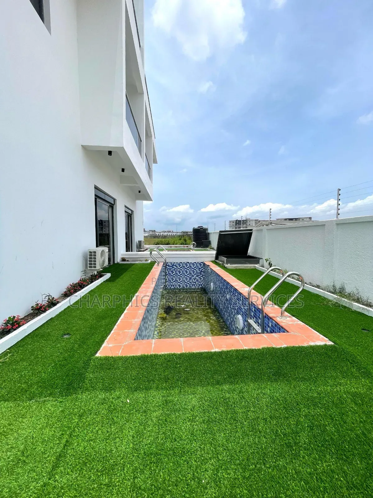 5bdrm Duplex in Ikate for sale in Ikate