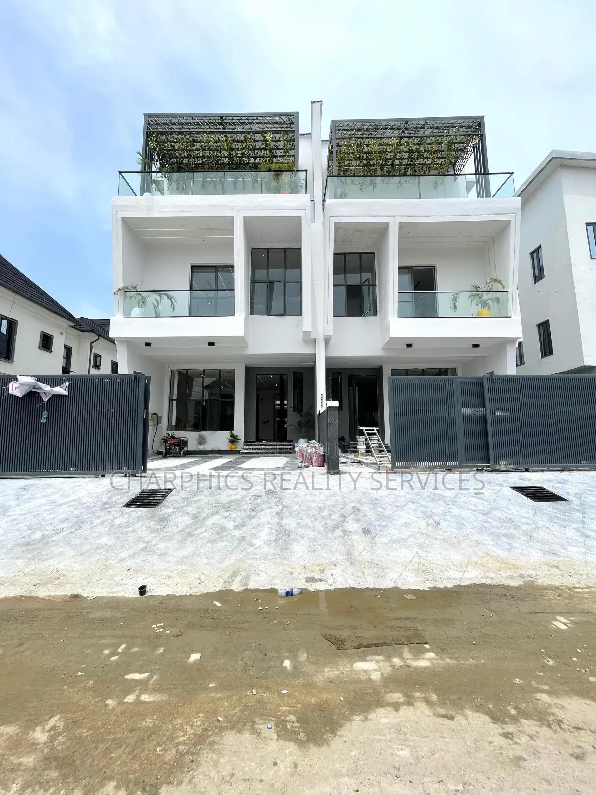 4bdrm Duplex in Ikota for sale in Ikota
