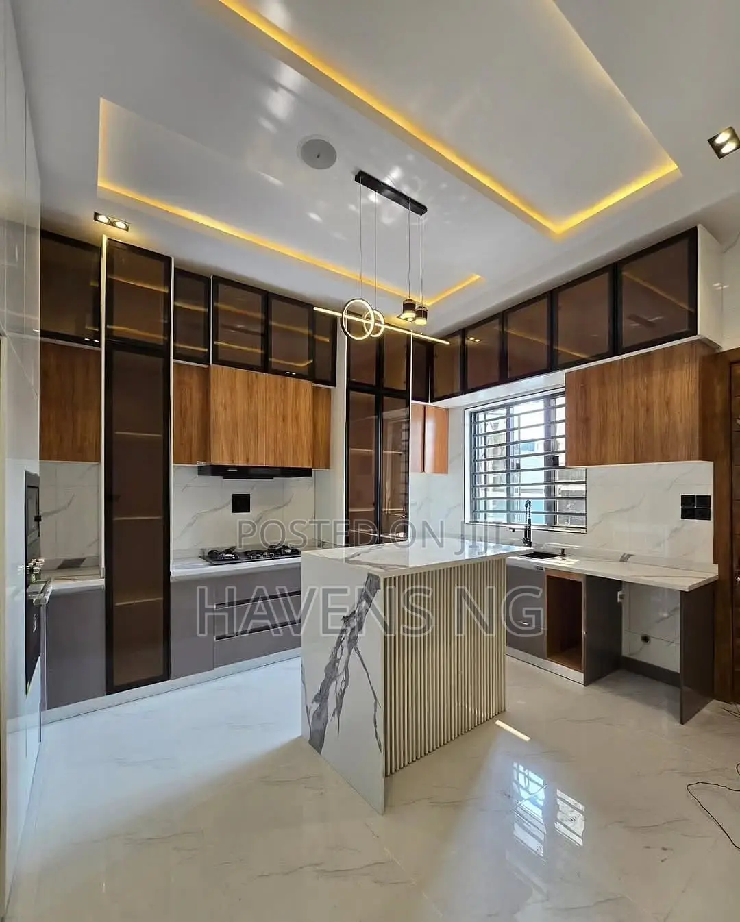 5bdrm Duplex in Lekki Phase 1 for sale in Lekki Phase 1