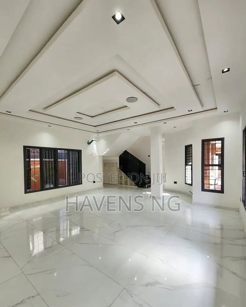 5bdrm Duplex in Lekki Phase 1 for sale in Lekki Phase 1