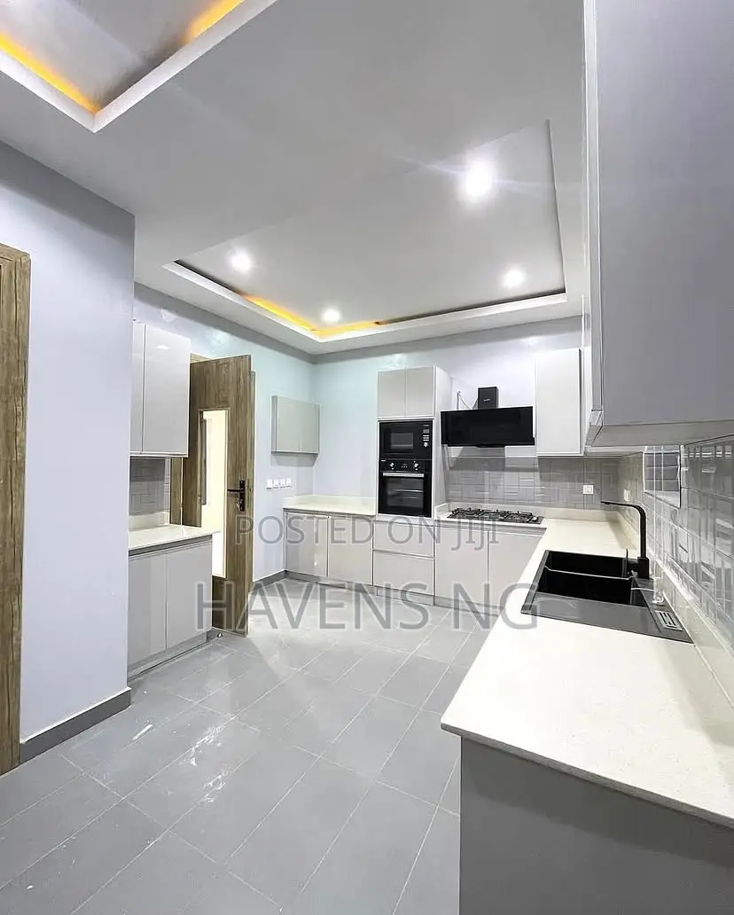 4bdrm Maisonette in Lekki Phase 1 for sale in Lekki Phase 1
