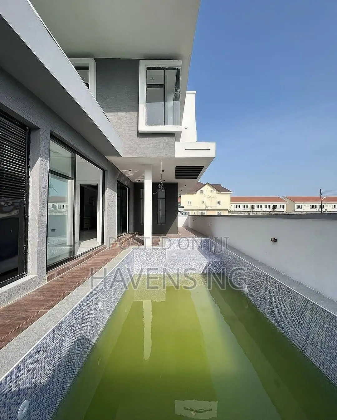 5bdrm Duplex in Lekki Phase 1 for sale in Lekki Phase 1