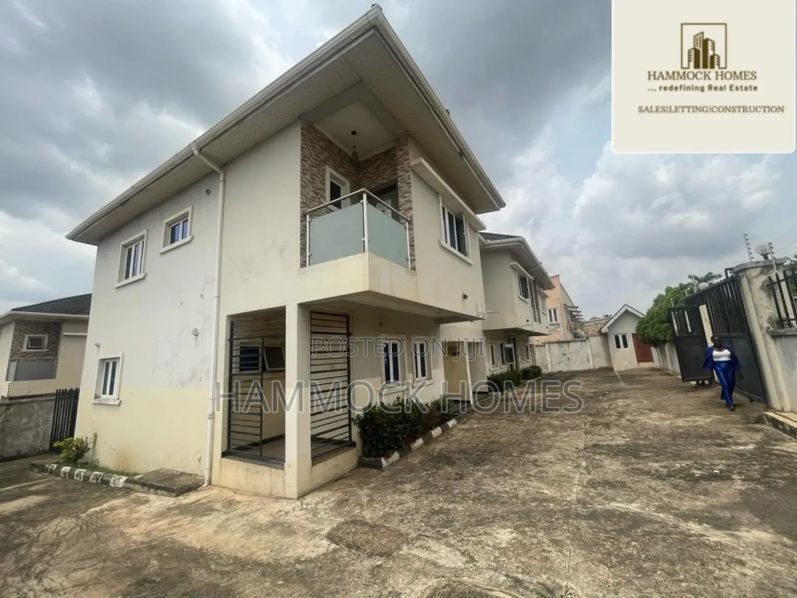 9bdrm Duplex in Alalubosa Gra for sale in Alalubosa