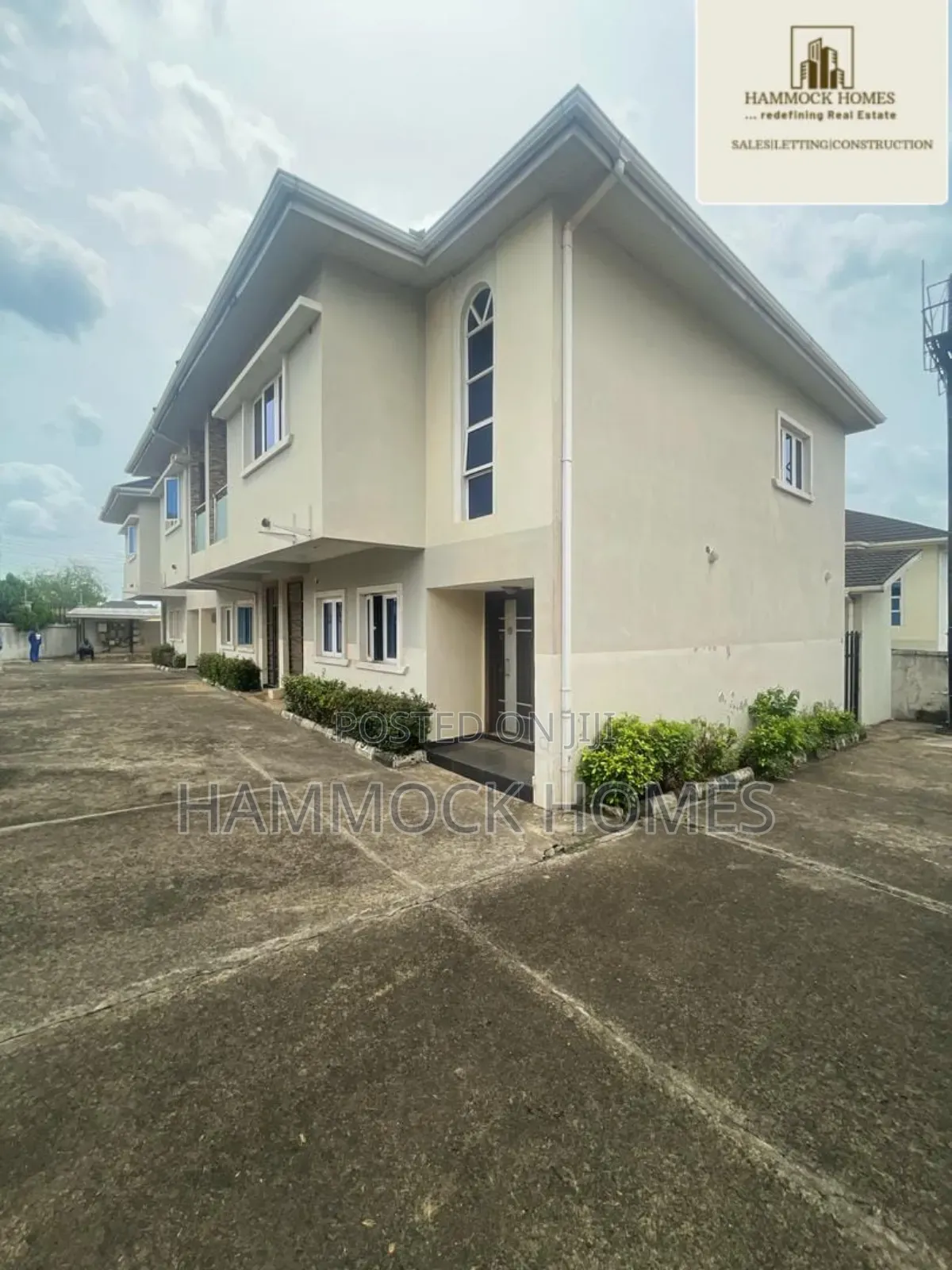9bdrm Duplex in Alalubosa Gra for sale in Alalubosa