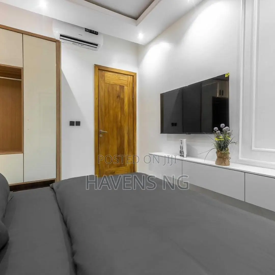Luxury 1 Bedroom Flat in Lekki Phase 1
