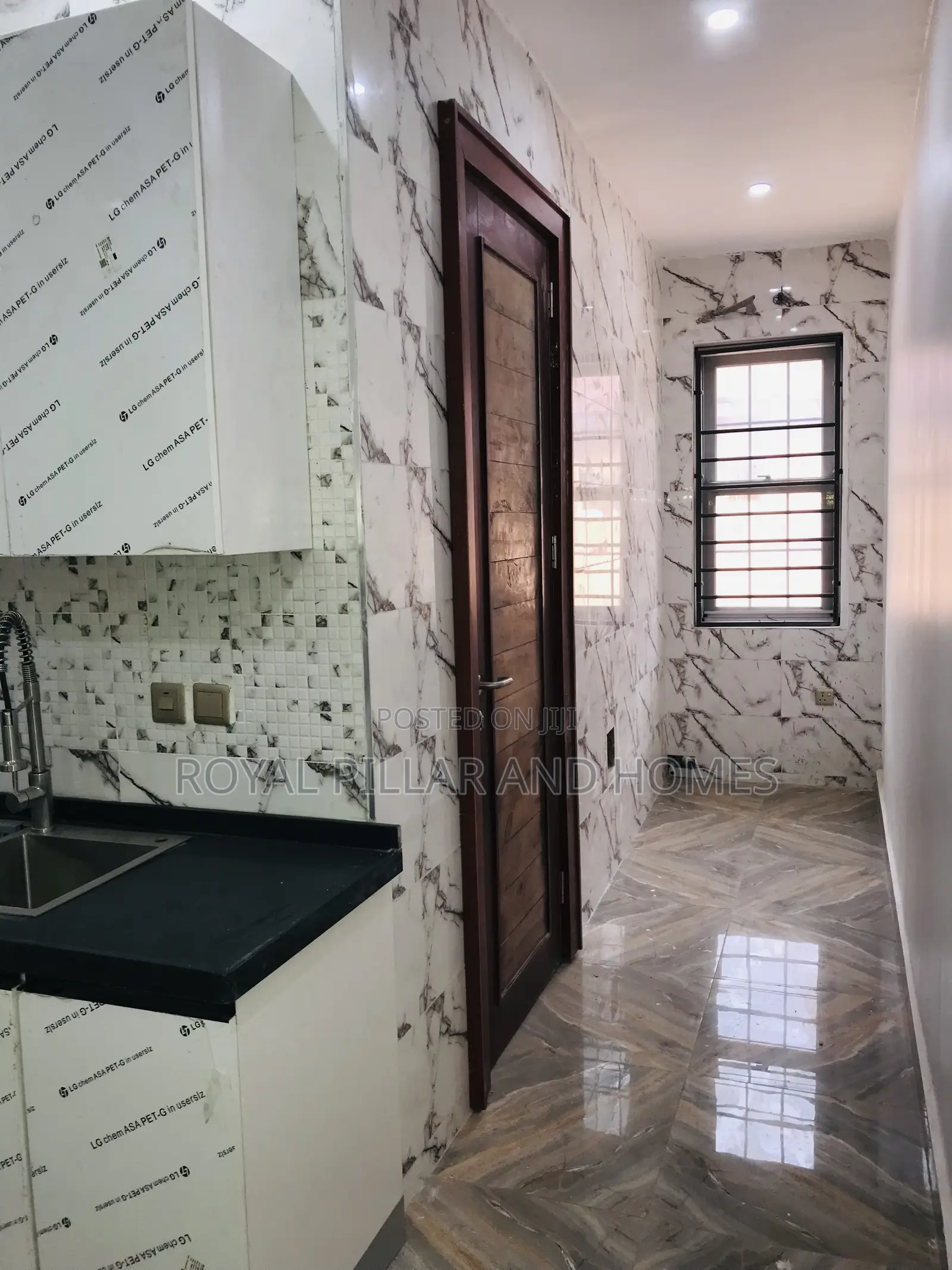 2bdrm Block of Flats in Kaura Close To Games for sale in Kaura