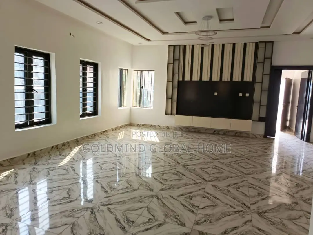 5bdrm Duplex in Lugbe for sale in Sabon Lugbe