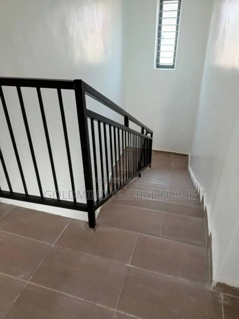 5bdrm Duplex in Lugbe for sale in Sabon Lugbe