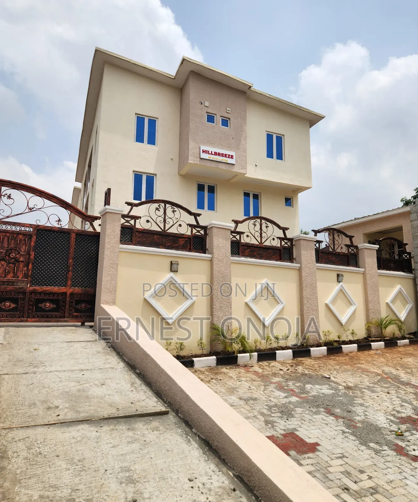 3bdrm Townhouse/Terrace in Apo By Legislative, Zone B for sale in Zone B