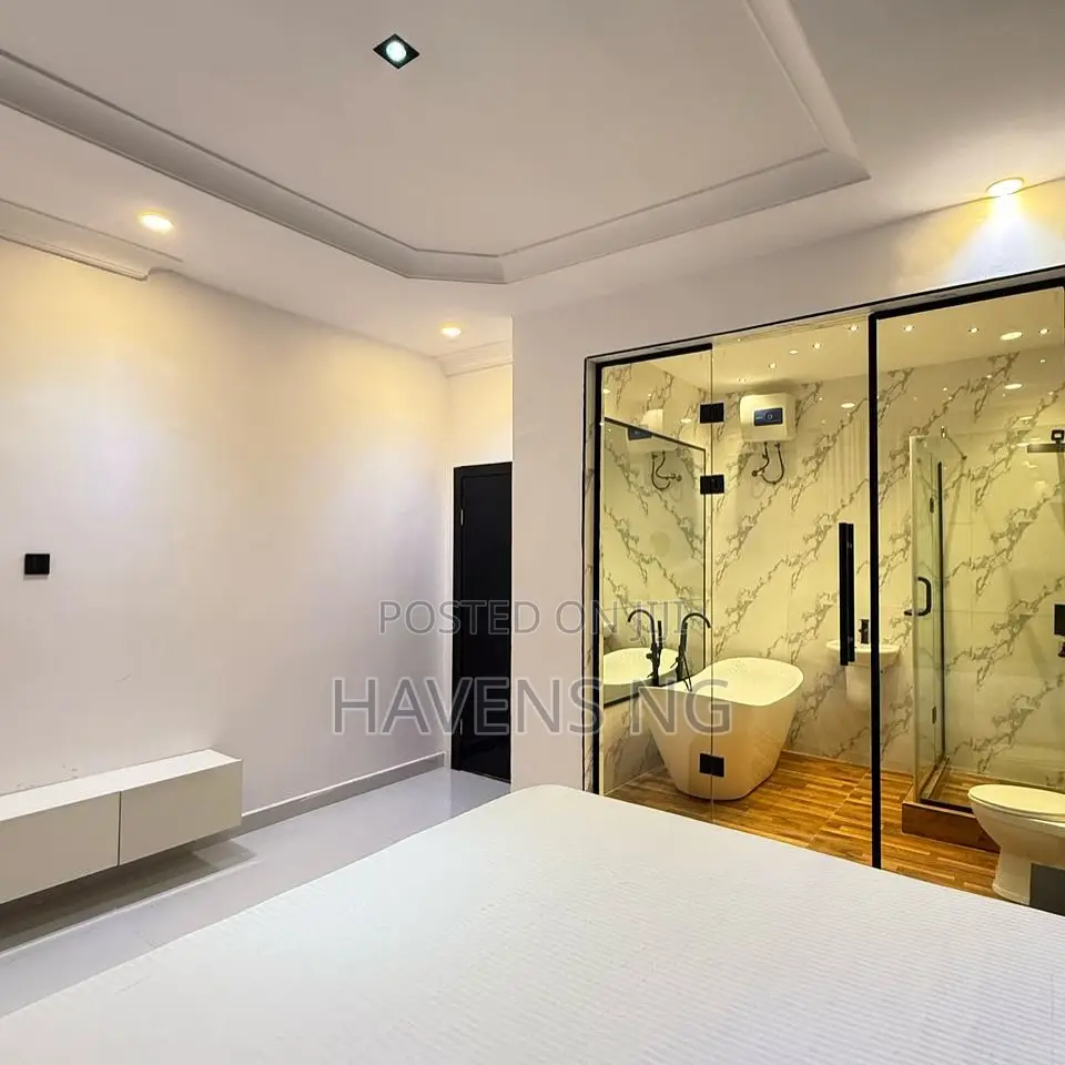 Deluxe 1 Bedroom Apartment. in Lekki Phase 1