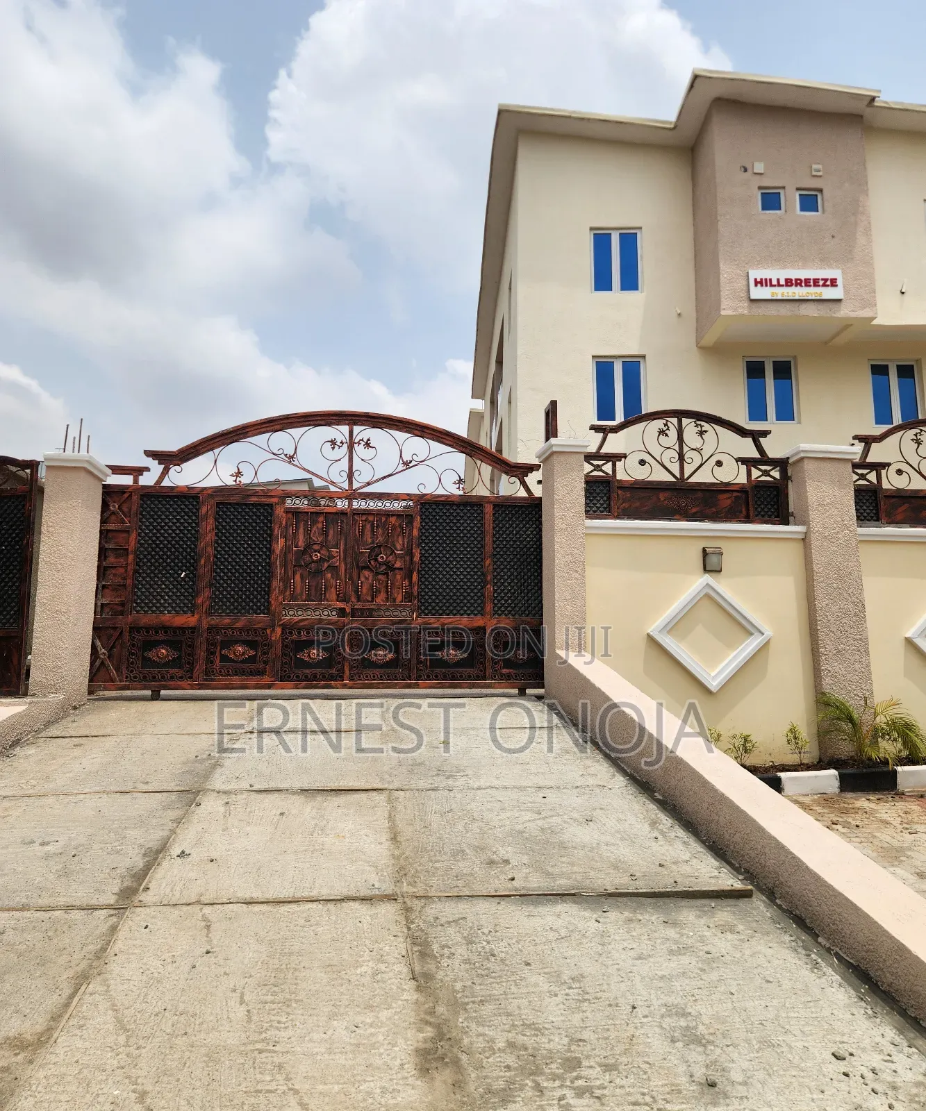 3bdrm Townhouse/Terrace in Apo By Legislative, Zone B for sale in Zone B