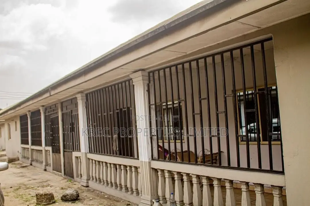 20bdrm Apartment in Peace Estate, Port-Harcourt for sale in Port-Harcourt