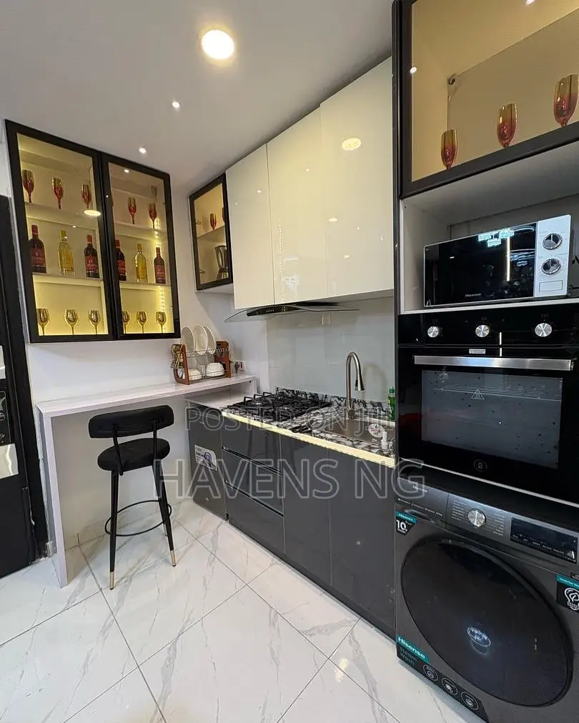 1-bedroom Penthouse Apartment With Ps5 in Ikate