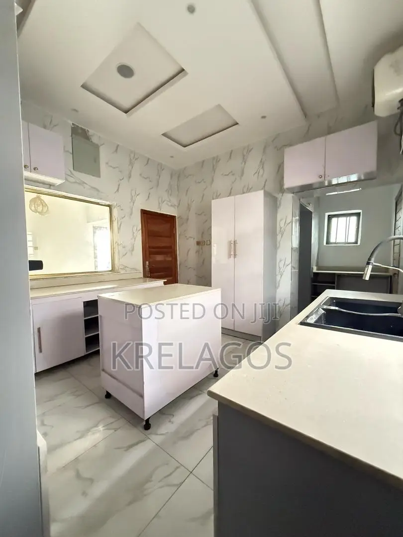 5bdrm Duplex in Ajah, Off Lekki-Epe Expressway for sale in Off Lekki-Epe Expressway