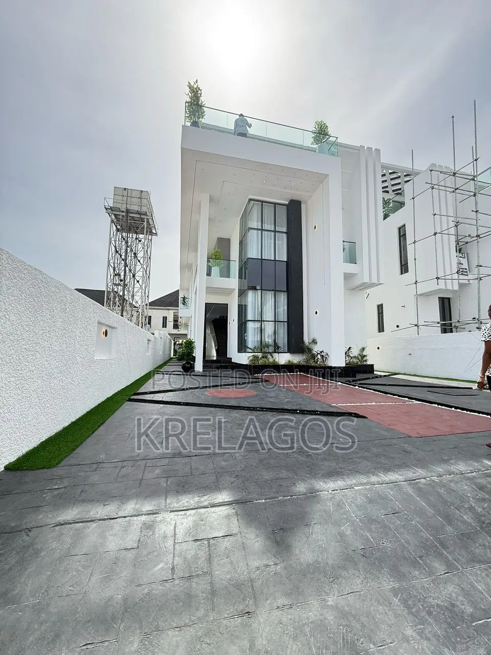 5bdrm Duplex in Chevron for sale in Chevron
