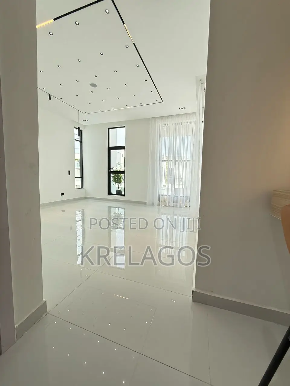 5bdrm Duplex in Chevron for sale in Chevron
